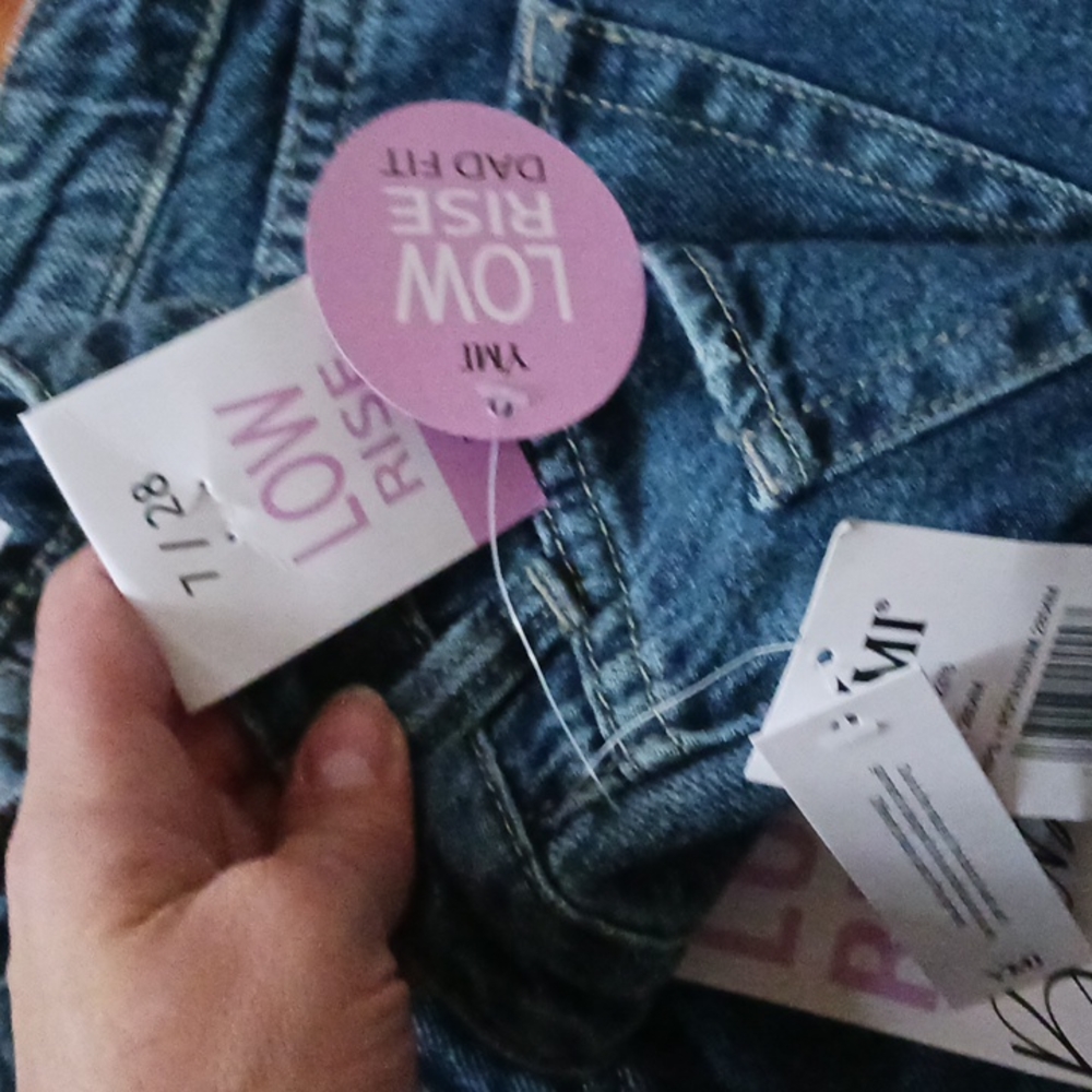 Distressed jeans - Picture 3 of 3